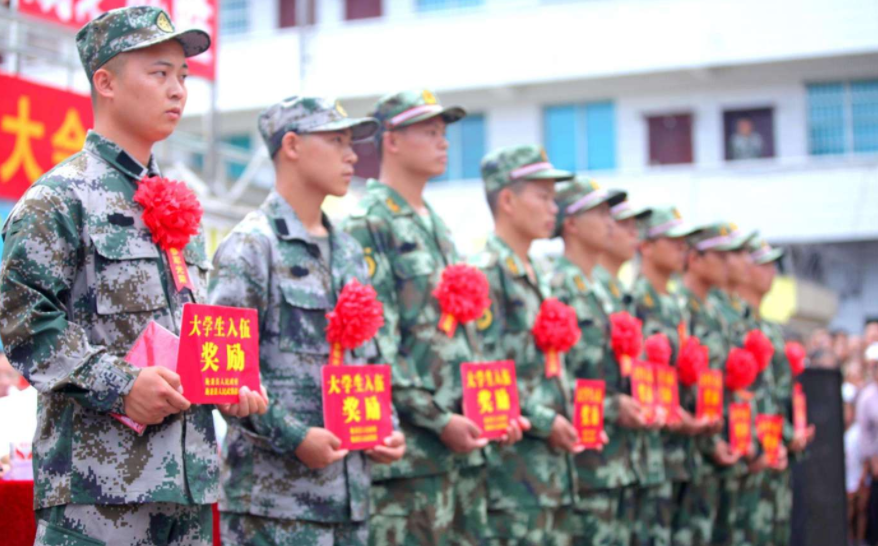 2021下半年征兵已开始，女生条件有所放宽，大学生报考更占优势