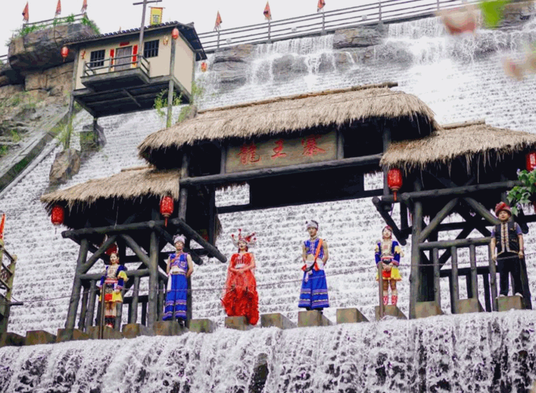 云门山过山瑶古村落热闹非凡,赴瑶坪有迎客拦路酒喝了这碗酒,暖身暖心