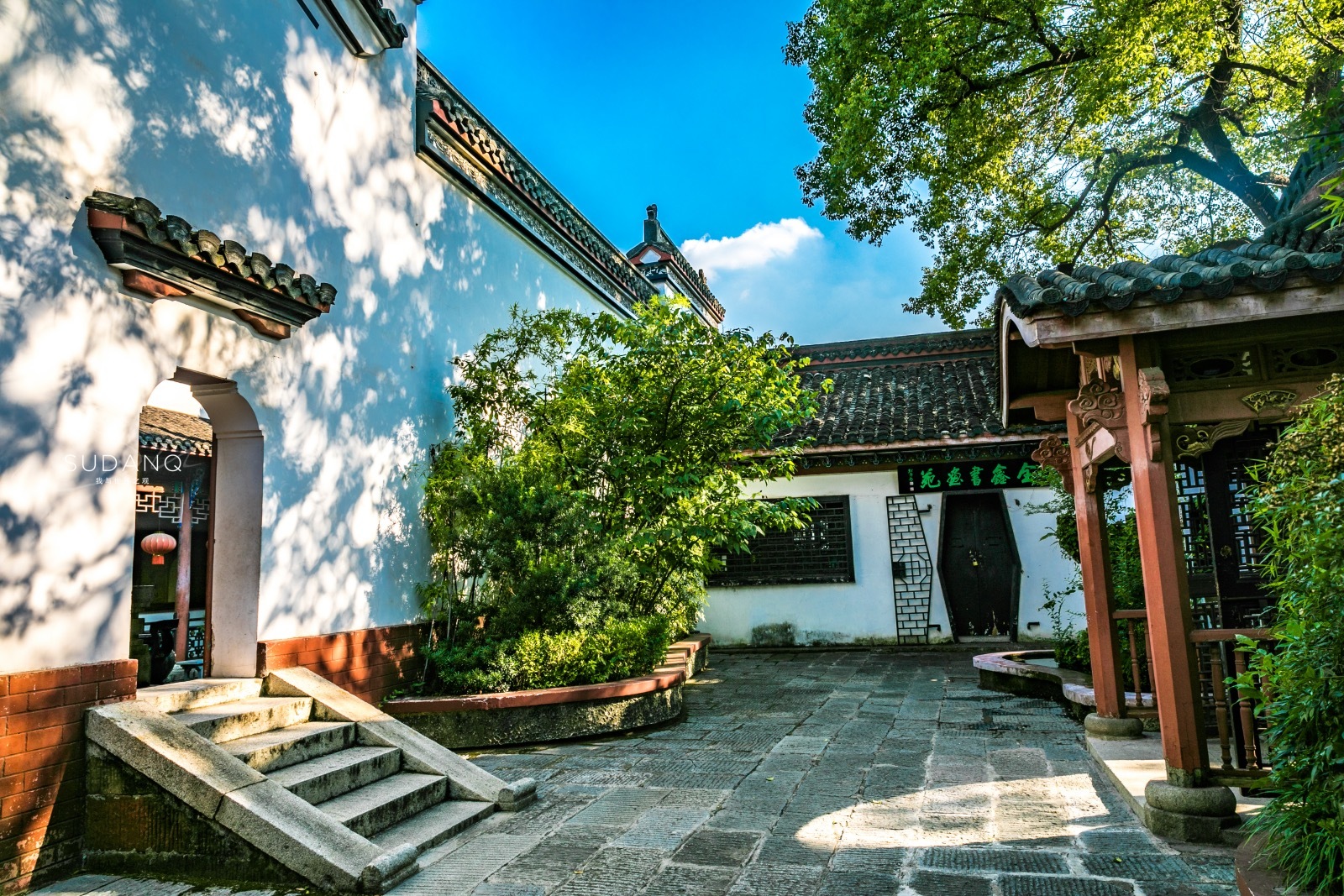 樱花配古建，晴川阁比黄鹤楼更唯美！武汉樱花之旅千万别错过这里