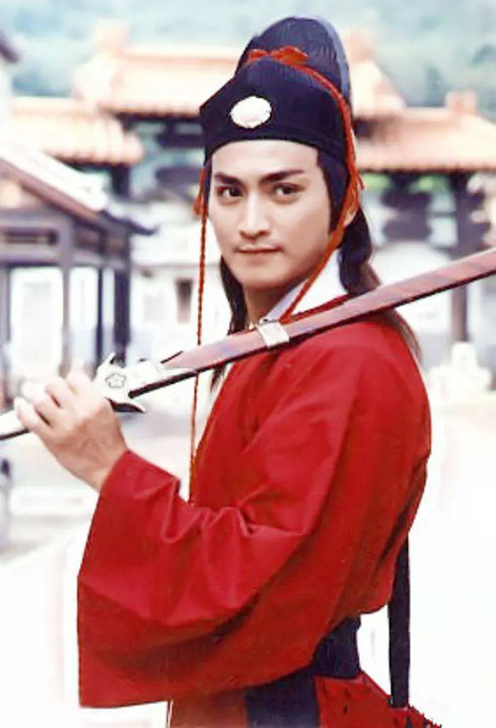 谢贤一年收入多少钱(跑龙套直播经商) - 价格百科