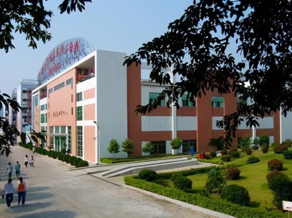 广州高铁学校都有哪些？