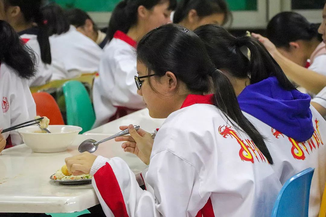 泉州这所中学，办过世界级比赛，还有独立露天游泳池？！厉害了！