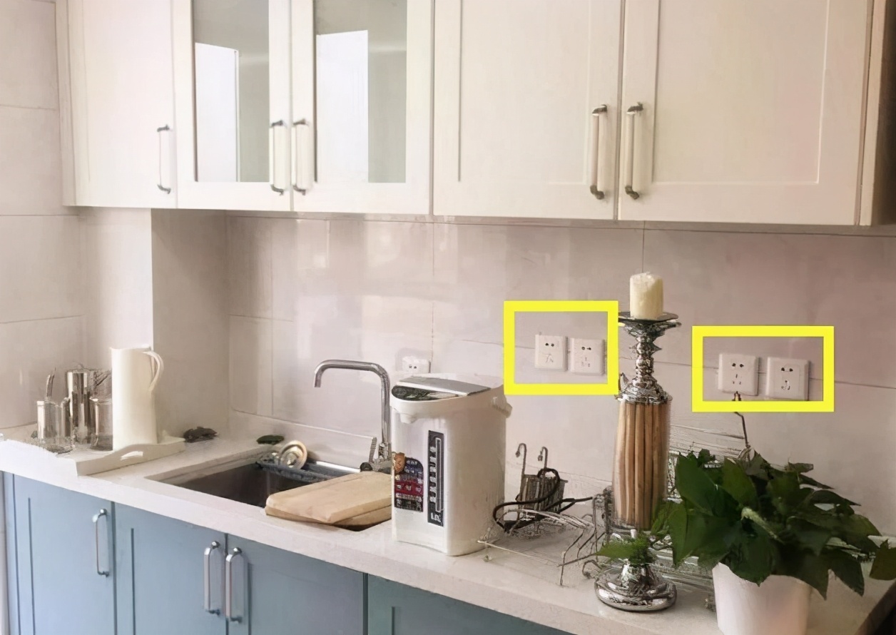 厨房插座不够用?那是没留对数量,4个位置10个插座,都不能少