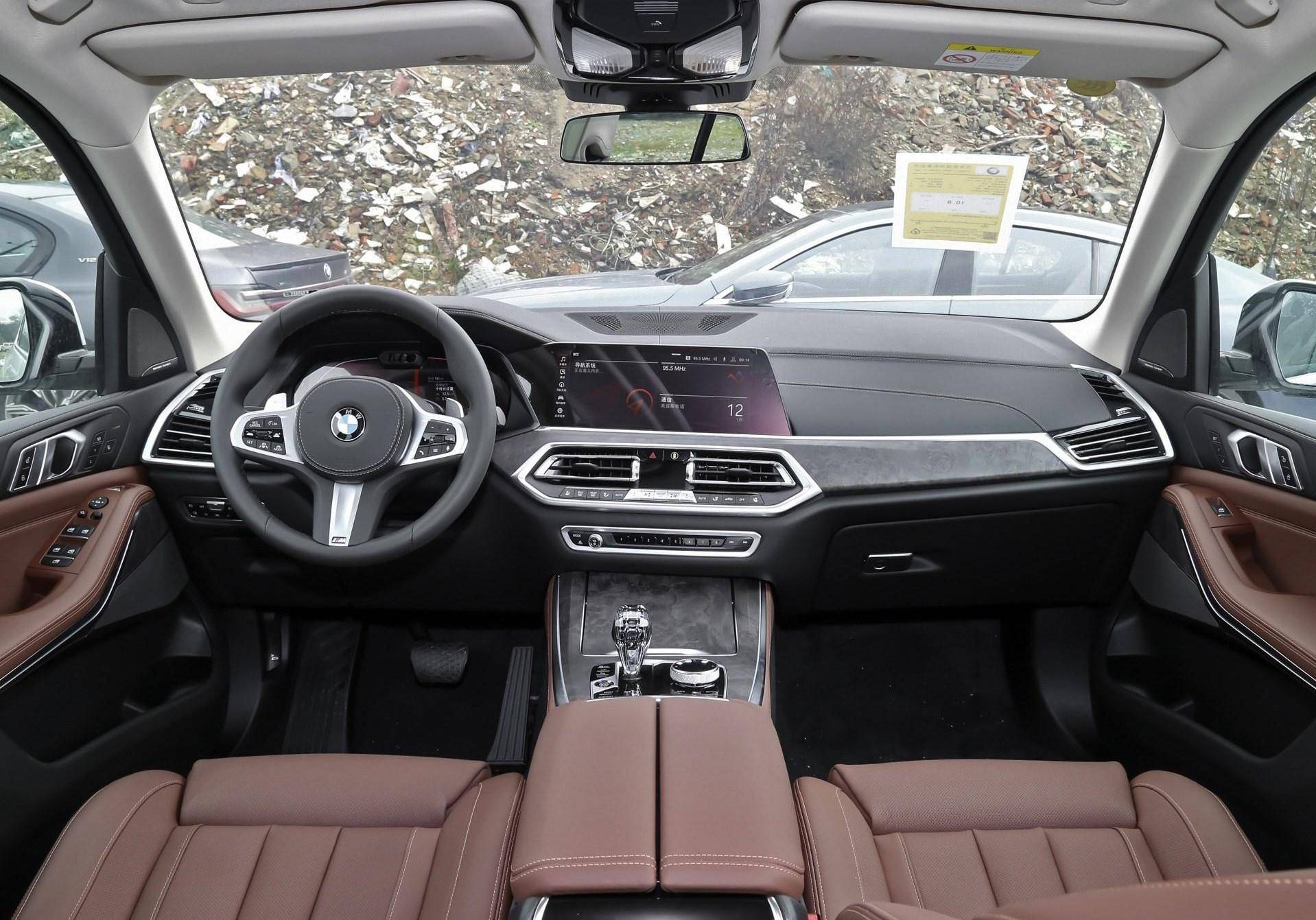 宝马x5▲奔驰gle▲路虎发现▲大众途锐颜值得分:外观—36分 内饰