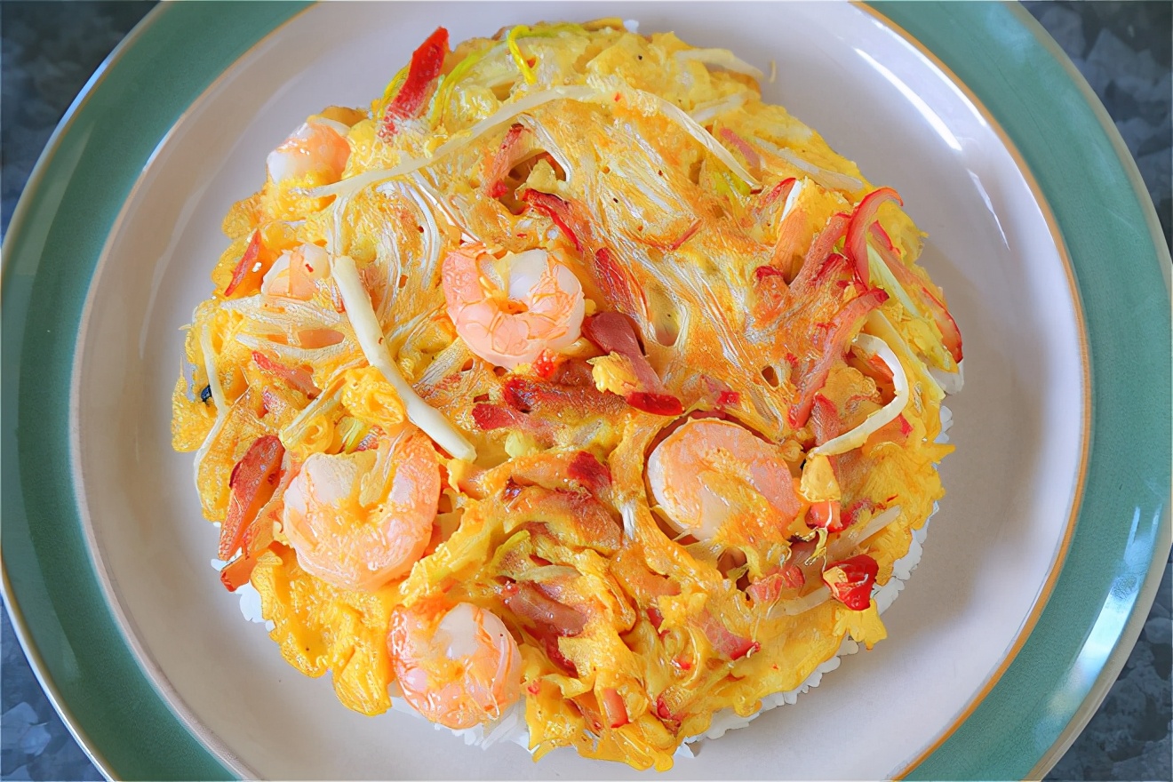 用料 芙蓉蛋 豆芽50克 叉烧肉50克 虾仁50—70克 韭黄2根 鸡蛋2个 盐2