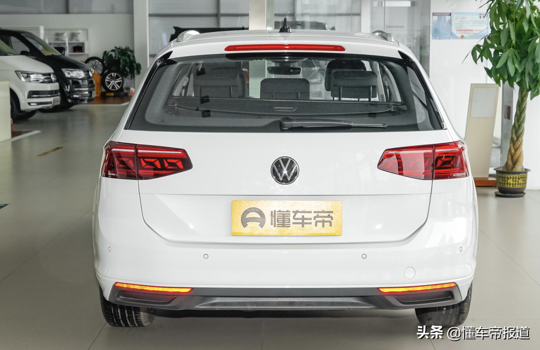 新车 | 售26.48万元起，大众新款蔚揽正式上市，纯进口，比迈腾实用