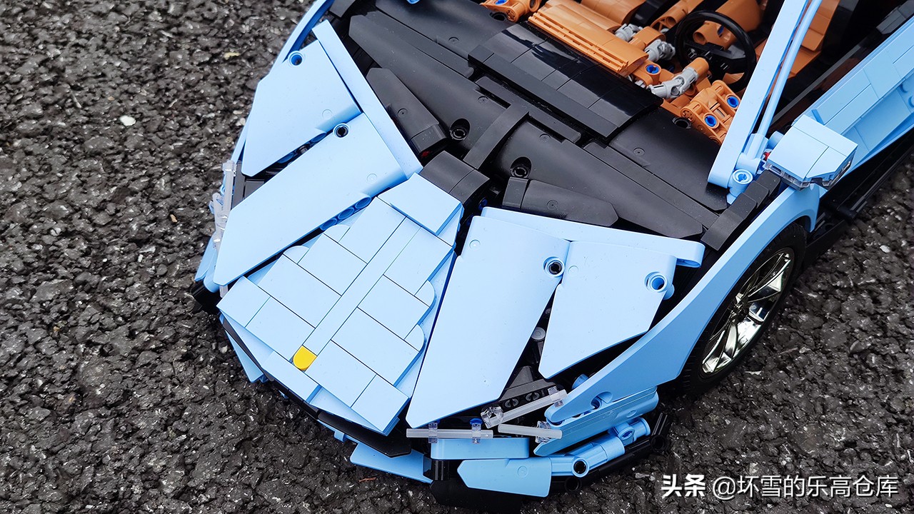 外观霸气，玩点有趣：开箱宇星模王超级跑车，你能认出原型吗？