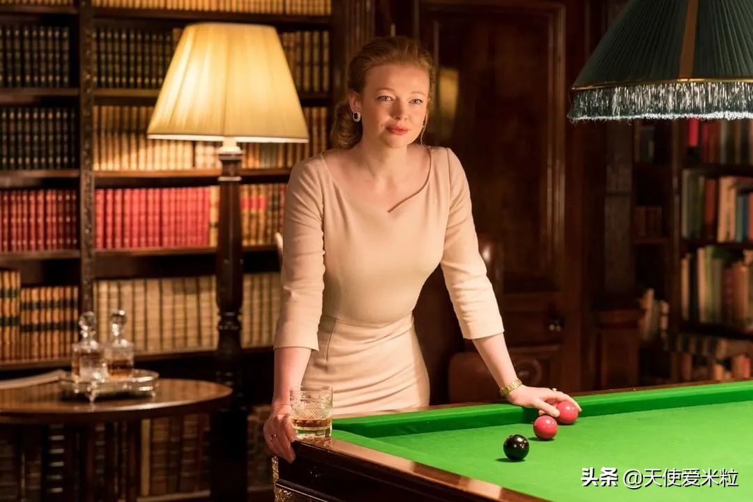 《继承之战》第三季终于来了！长女在戏外悄悄结婚，装饰了《Vogue》的封面。