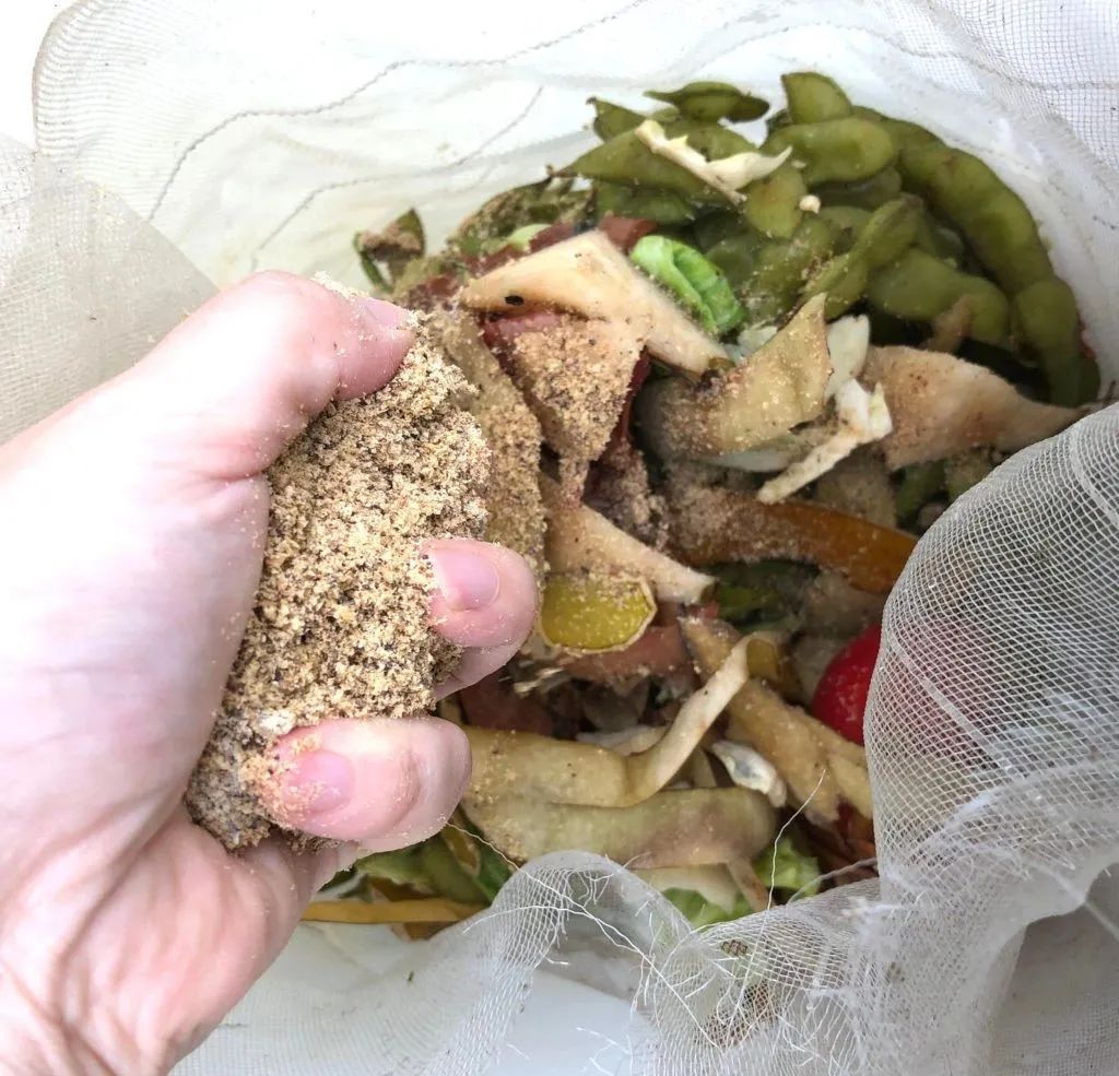 烂菜烂水果制作有机肥的方法（手把手教你制作有机肥）