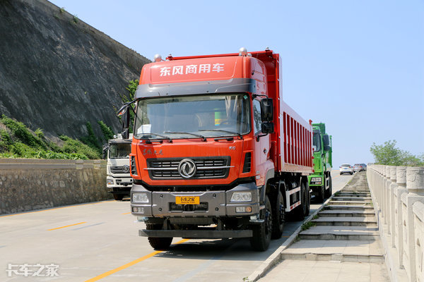 420马力dci发动机,报价33万,实拍东风天龙kc重载自卸车