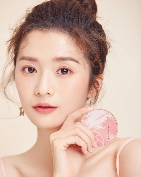 美康小课堂 | 外出补妆，到底该选什么呢？