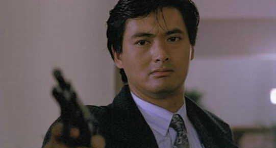 周润发国籍(周润发被称演技之神,却拒入美国国籍,穿15元拖鞋买菜裸捐