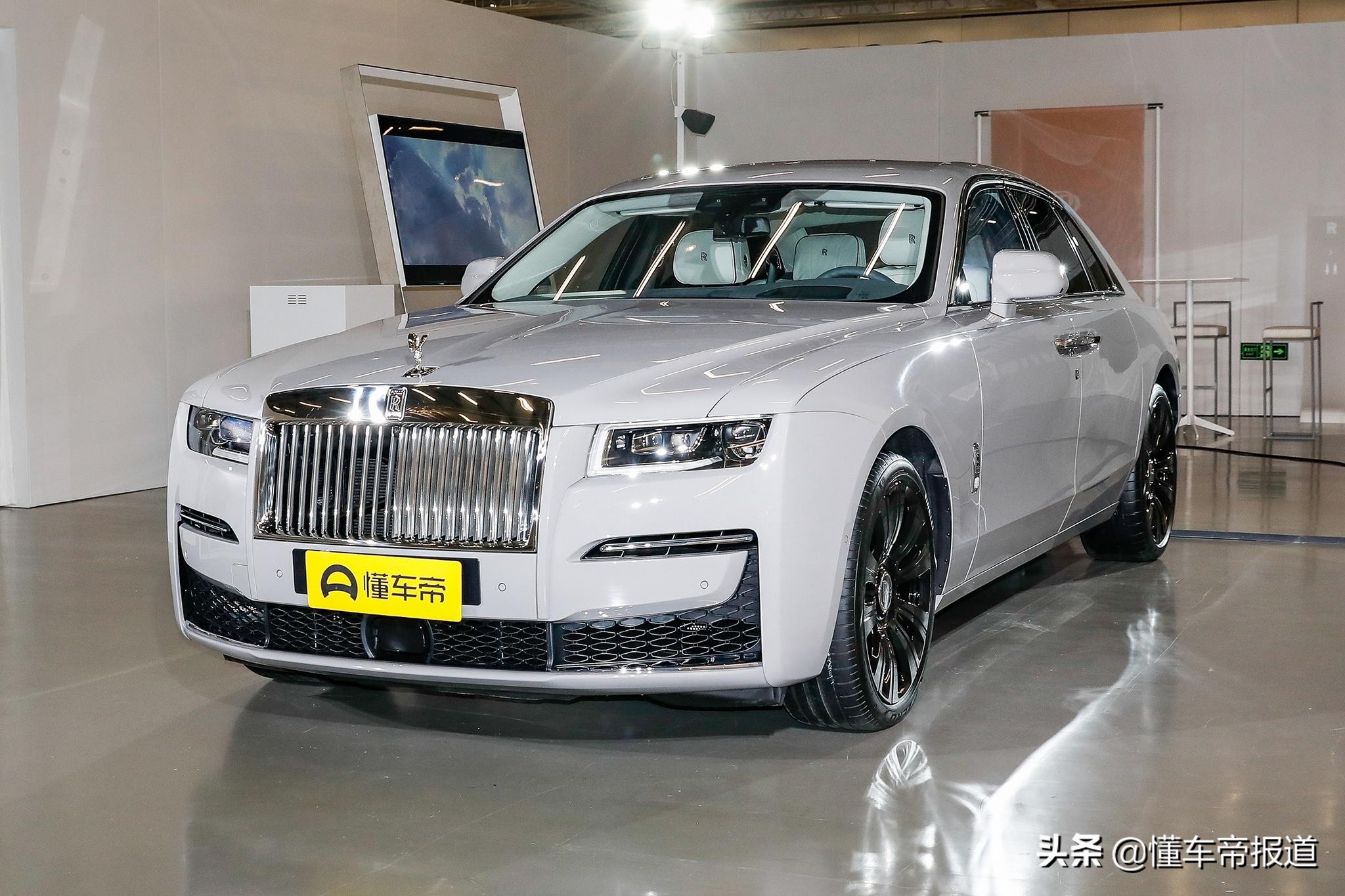 新车 | 旗舰再进化，2022款宾利飞驰官图发布，多项配置升级