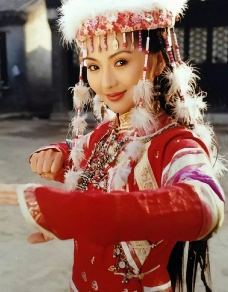 可能很多观众会觉得陌生,但如果说是《还珠格格第二部》里的香妃,那大