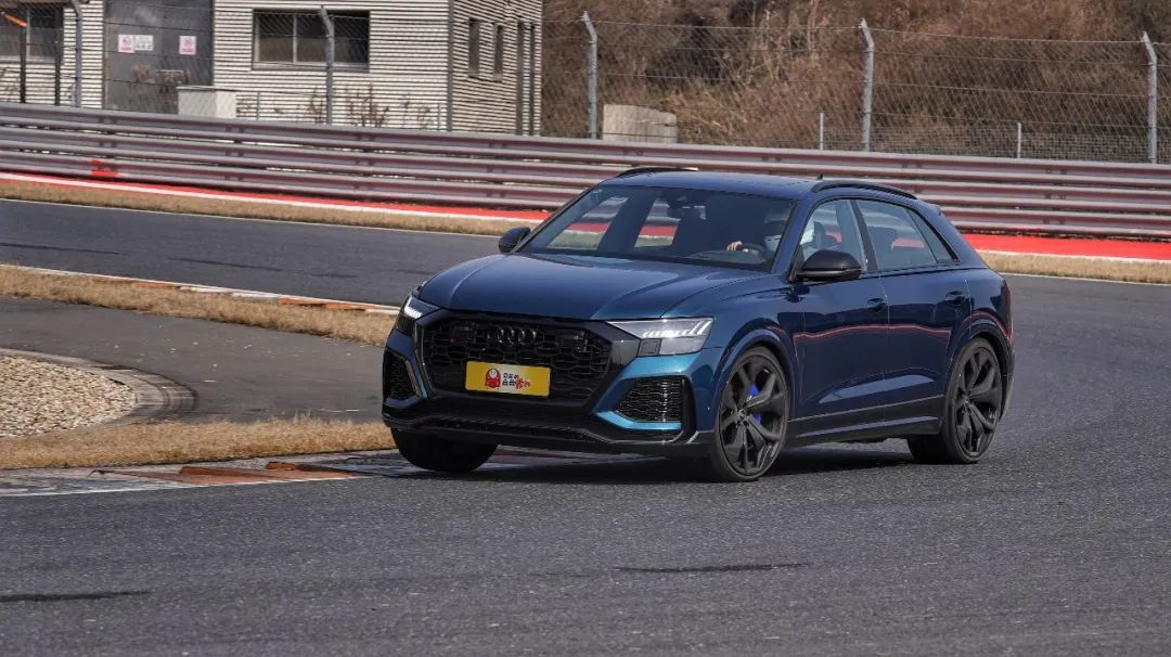 偶像派RS 7遇上实力派RS Q8，谁才是更合格的大片主角？