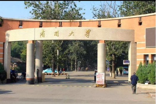 南大一博士生被学校开除学籍，父母不满大闹学校，最终被事实打脸