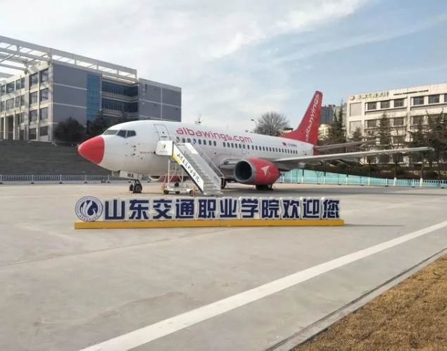 “我不是家长，是学生本人”，院校新生报到现场，70后被误会