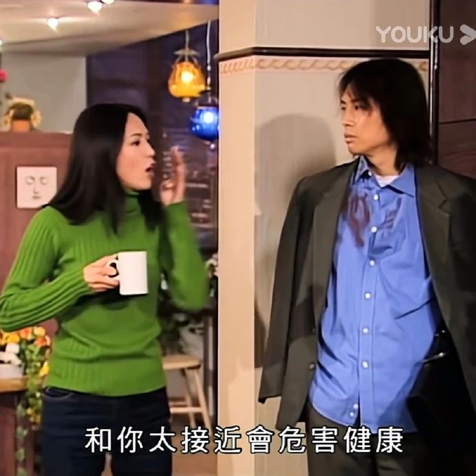 《男親女愛》這部“賤”劇看完讓人神清氣爽，黃子華真是好笑本人