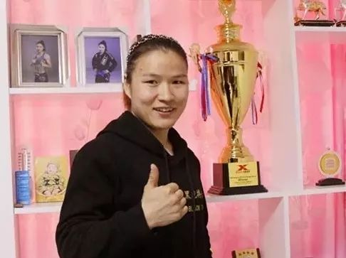 张伟丽个人简介结婚了吗(格斗女皇张伟丽:从打工妹到拳皇,赢过,输过