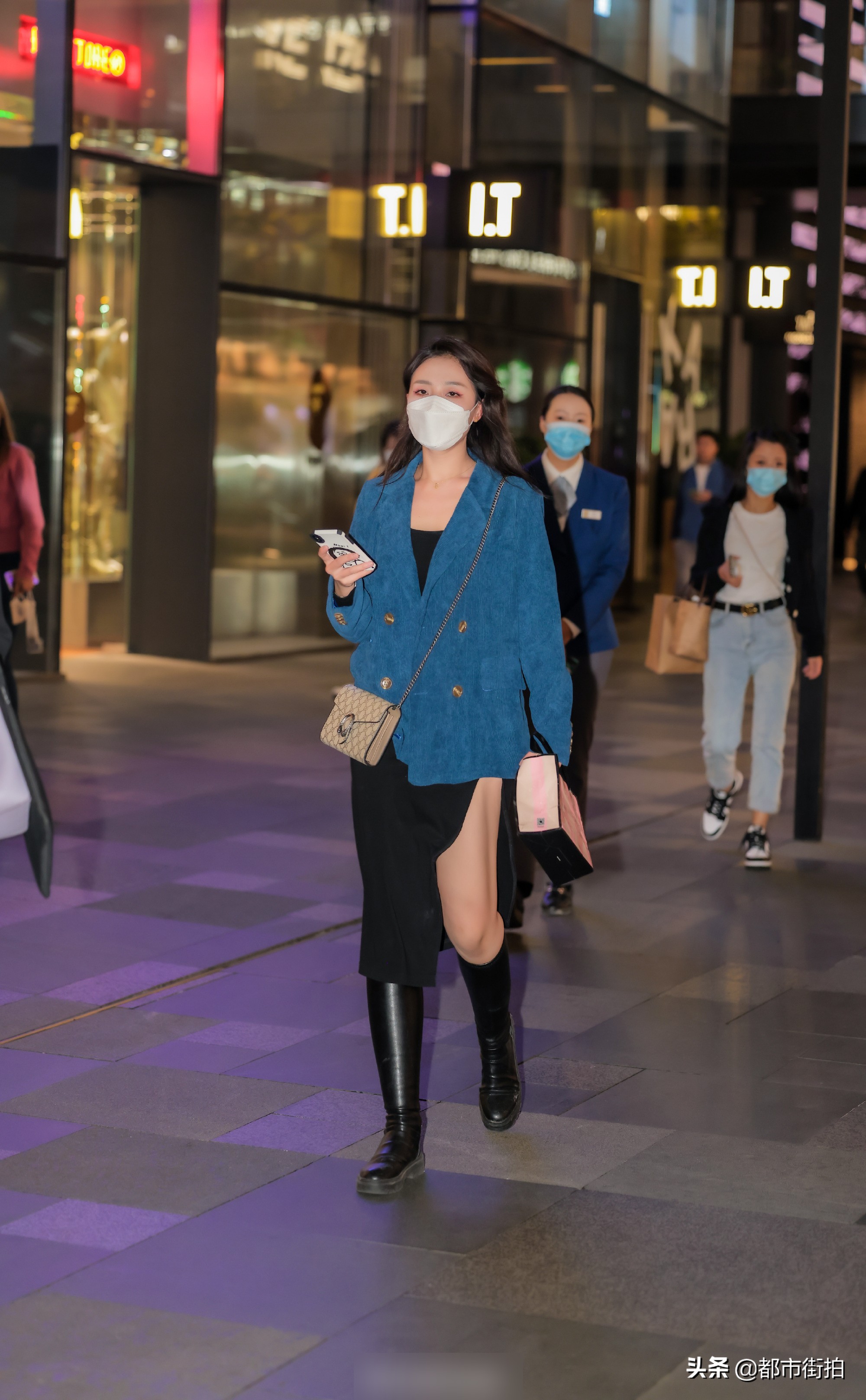 2121年冬季街拍各型各色的美女