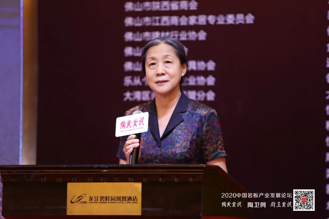 这场关乎中国岩板产业未来的盛会,吸引了近千人到场