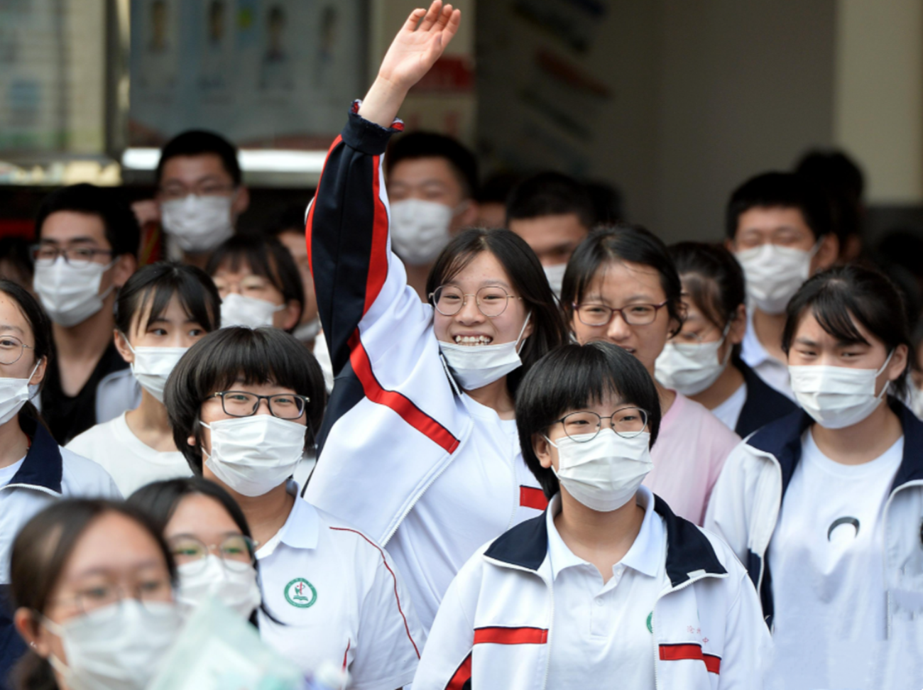 2021年高考遇上“小年”，录取分数线有所下降，低分也能上好大学