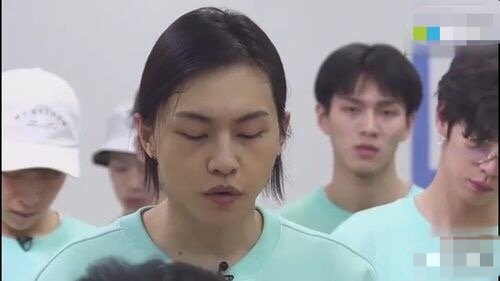 22岁发原创专辑，23岁选秀出道，理科生歌手周锐，却因网课上热搜