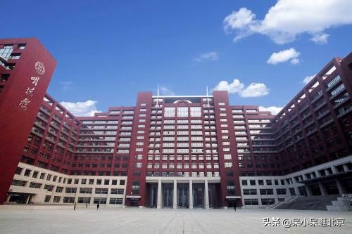 人民大学半日游：能容纳6000多人的明德楼 小而美的一勺池