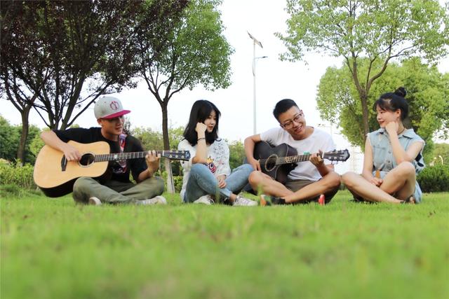 培养一个本科大学生，四年下来会花多少钱，看完方知父母的不易