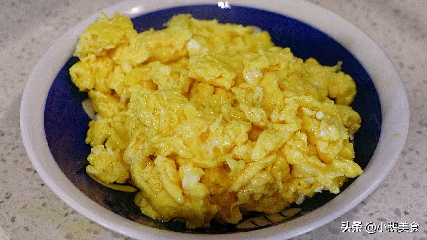4个鸡蛋1把韭菜，教你早餐新吃法，简单快速营养，比韭菜盒子还香