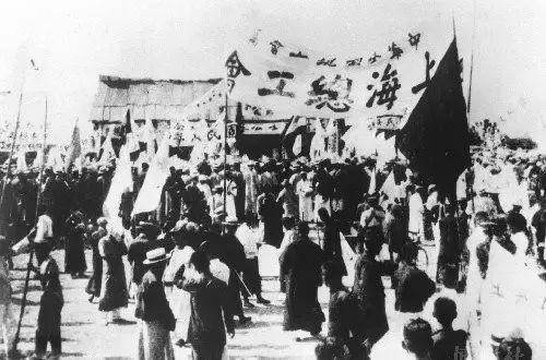 1926年短暂商谈后，老蒋调转枪口，是谁诱导他铁了心与中共为敌？