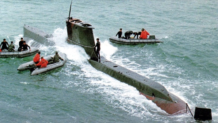 朝鲜工人足球队抵达韩国(1996年，朝鲜26名特种兵乘潜艇渗透进韩国，他们最后是什么下场？)