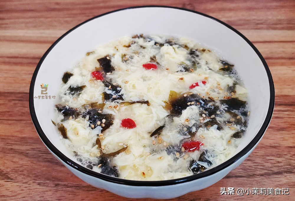 蛋花汤怎么做好吃（大厨教我3招蛋花漂亮鲜嫩不腥）