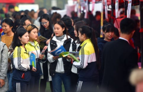 大学生的“好消息”，不仅免费上大学，毕业还可以拿“铁饭碗”