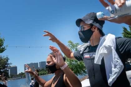 库里回应断臂少年（暖心大搜查！库里发话要找中国独臂少年：努力创造一切可能）