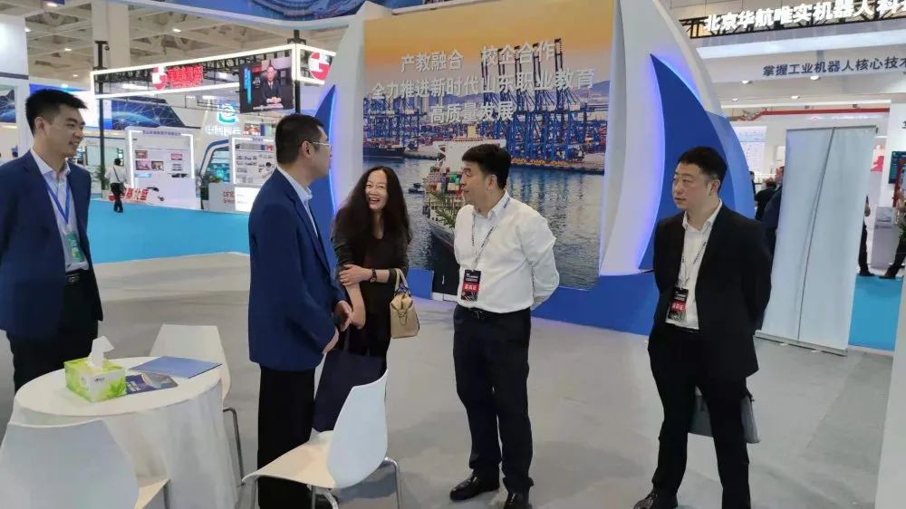 职教集团代表山东港口集团精彩亮相2021年职业教育博览会