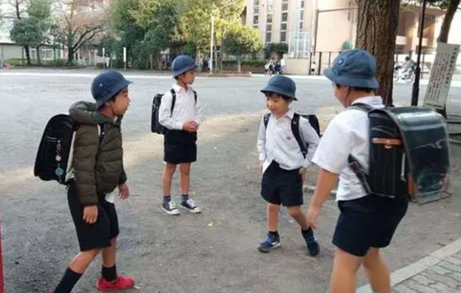 课后延时服务时间表出炉，每天不早于18:00放学，老师家长都急了