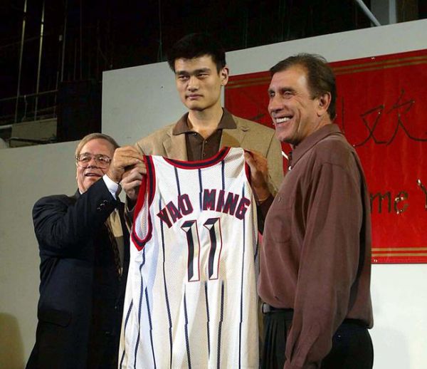 NBA近20年选秀状元(过去20年历届状元排名！詹皇浓眉列前2位，姚明排名第6不如魔兽)