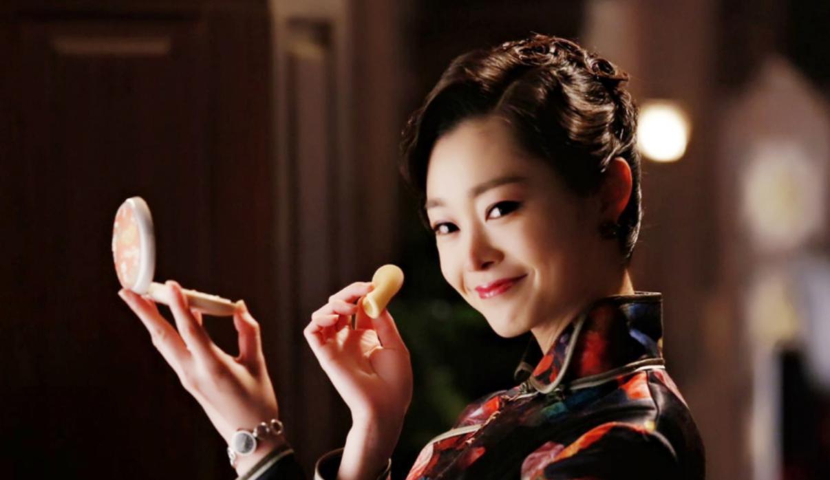 (饥渴少妇色诱公)台湾女间谍程念慈:32岁少妇色诱59岁美国高官,丈夫