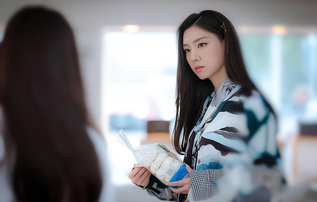 “一场三个人的旅行后，我拉黑了闺蜜”：成年人的友谊，说散就散