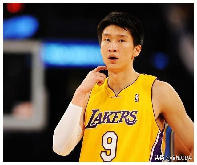 孙悦的篮球生涯无疑是充满传奇色彩的,他曾经在nba跟随湖人队获得了总