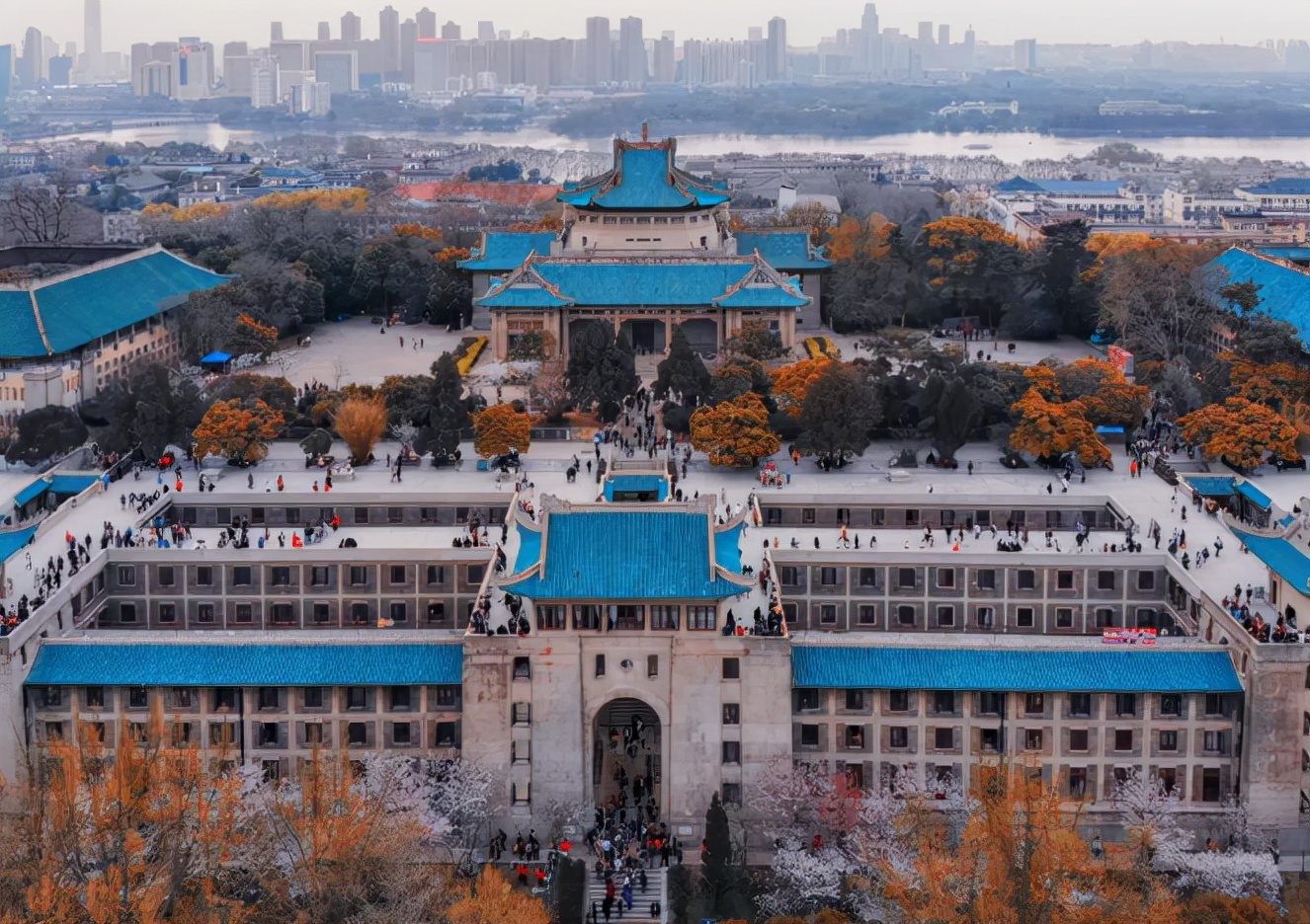 湖北有所大学好拼，为了能晋升第一梯队，一共有11名教授加入