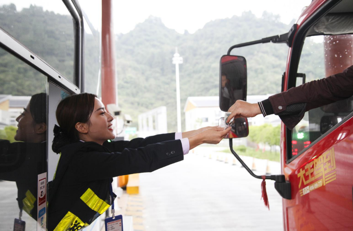 高速公路收费新调整，9月底正式实施？车主做好准备