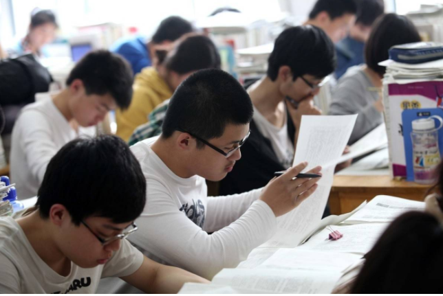 天津教育发布通知，2022高考“升学捷径”被堵死，本地生却很开心