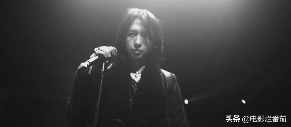 32岁当主唱,酒吧认识女孩爱了20年,连连夺冠的张淇成最大黑马