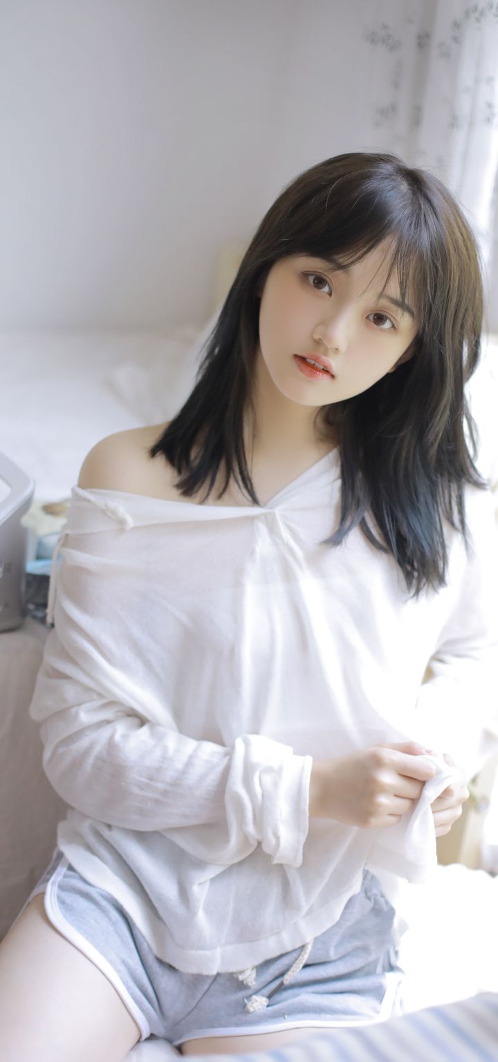 老人船上弄雨婷第12章 电梯里吸乳挺进我的身体视频