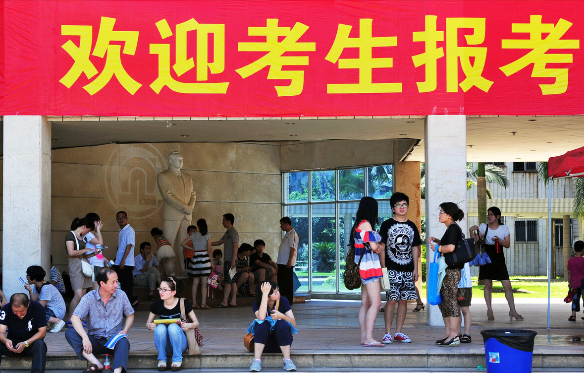 道教学院学生穿道袍上课，武术音律样样学，网友：御剑飞行学吗