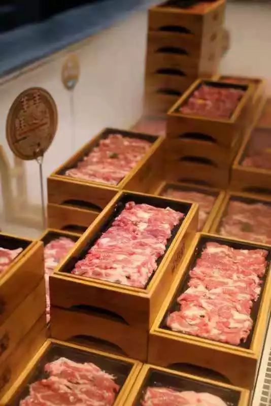 火锅界价格杀手挺进泉涌街，人均50饕餮内蒙古沙葱羊肉，受儿！