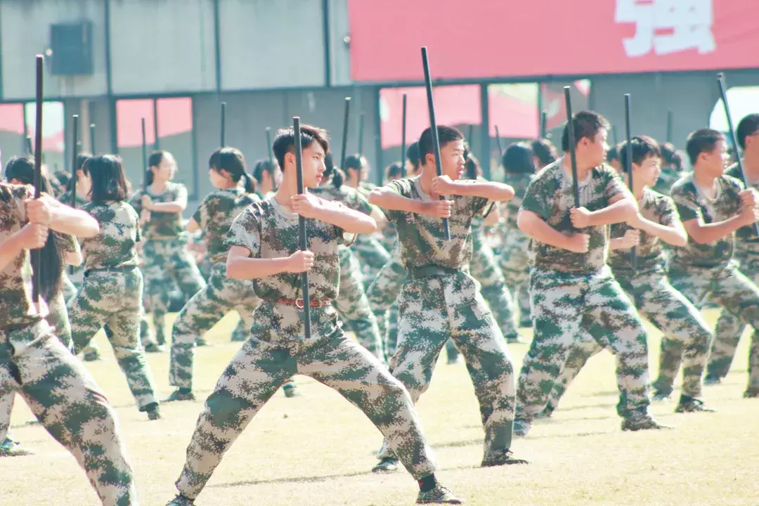 2019级中南大学本科新生完成军训，雄姿英发展风采！