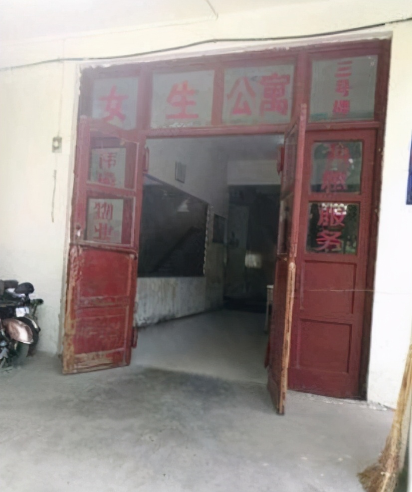 大学寒酸宿舍排名，环境堪比野外求生，能够承受的学生不一般